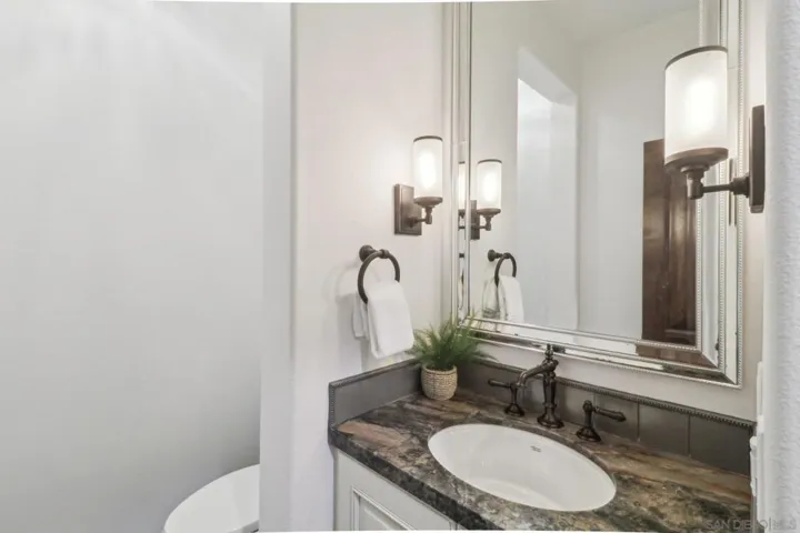 3432 Corte Altura, Carlsbad, California 92009