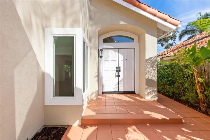 19 Tierra Vista, Laguna Hills, California 92653