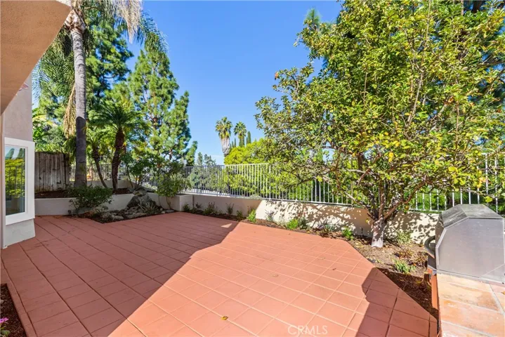 19 Tierra Vista, Laguna Hills, California 92653