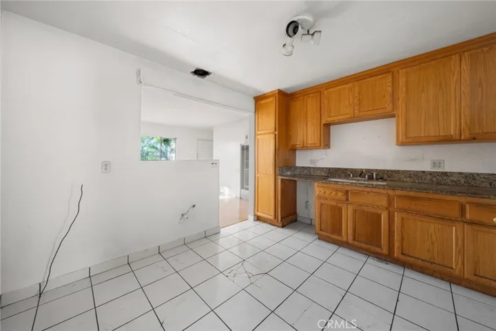 341 E 220th Street, Carson, California 90745