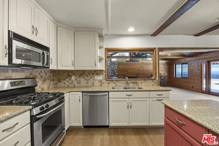 1121 Sunnyglenn Avenue, Ojai, California 93023