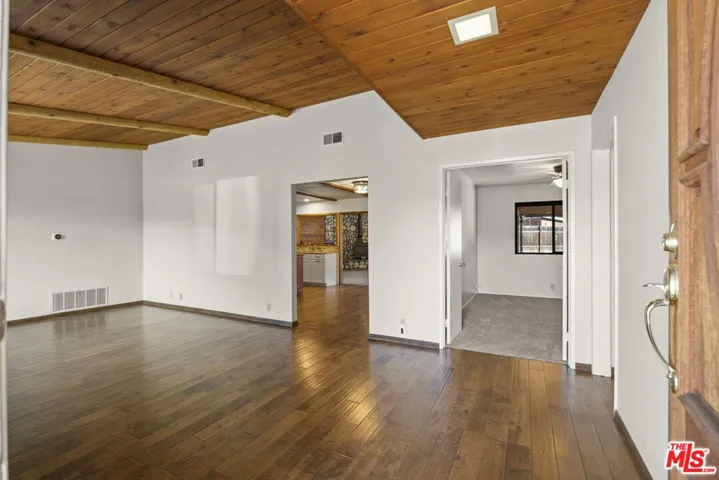 1121 Sunnyglenn Avenue, Ojai, California 93023