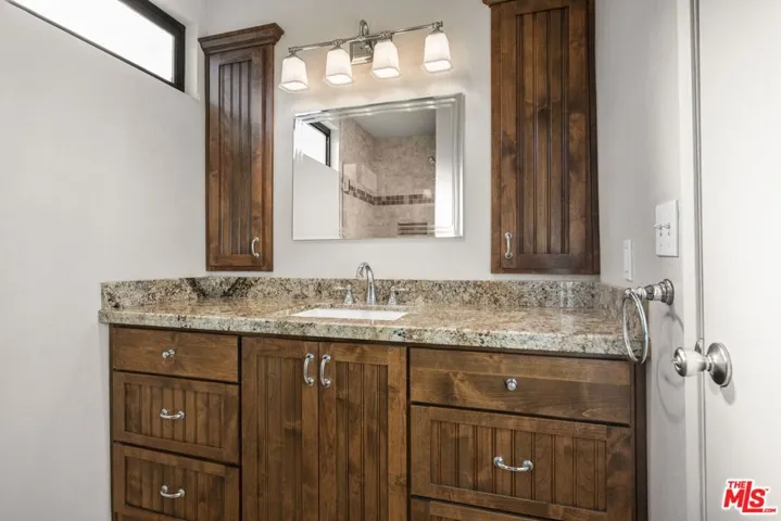 1121 Sunnyglenn Avenue, Ojai, California 93023