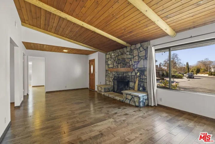 1121 Sunnyglenn Avenue, Ojai, California 93023