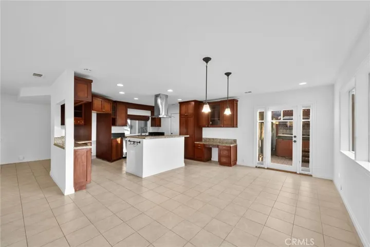 kitchen/living room