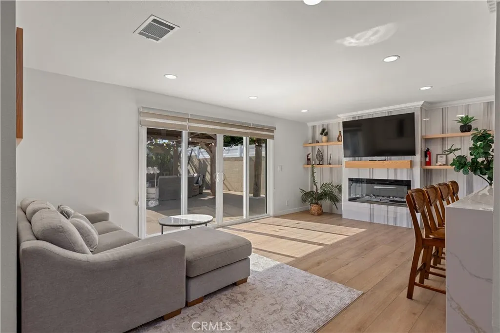 16261 Angler Lane, Huntington Beach, California 92647 home-pic-5