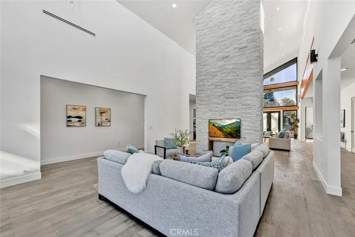 Large family room with chiseled marble accent wall