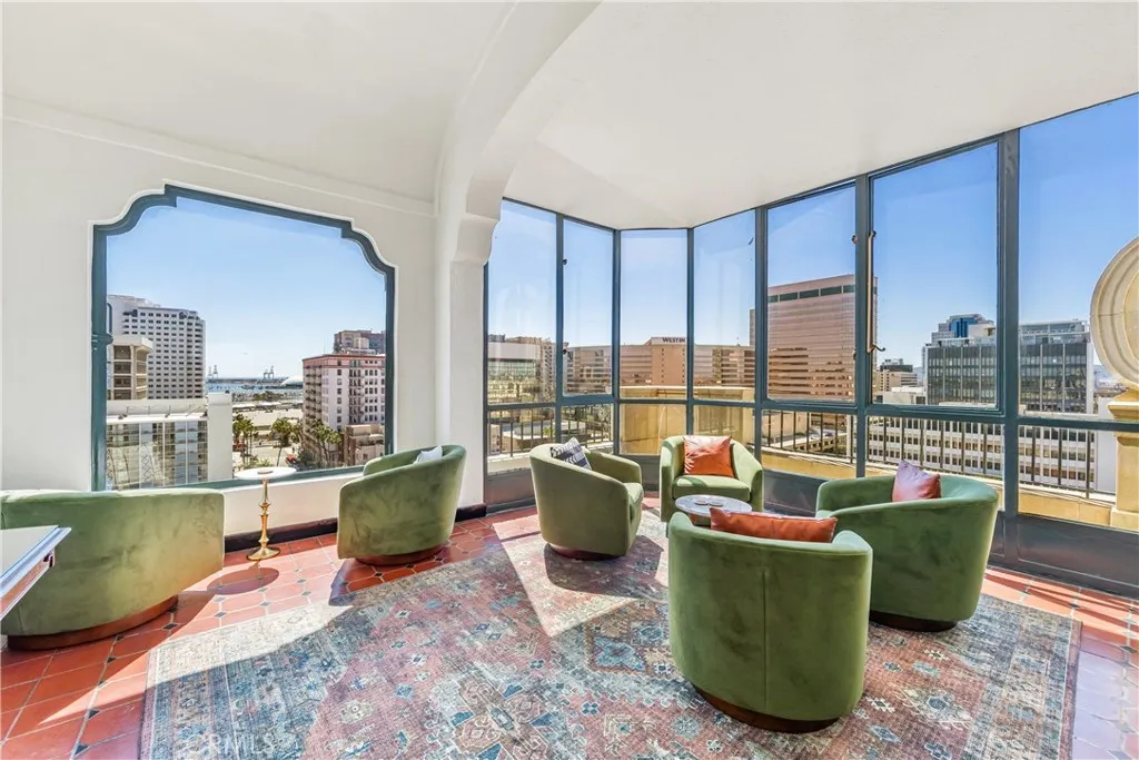 140 Linden Avenue 956, Long Beach, California 90802 home-pic-32