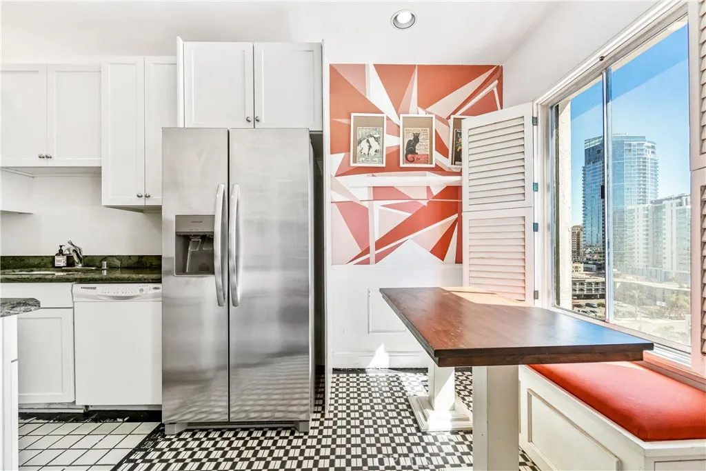 140 Linden Avenue 956, Long Beach, California 90802 home-pic-11