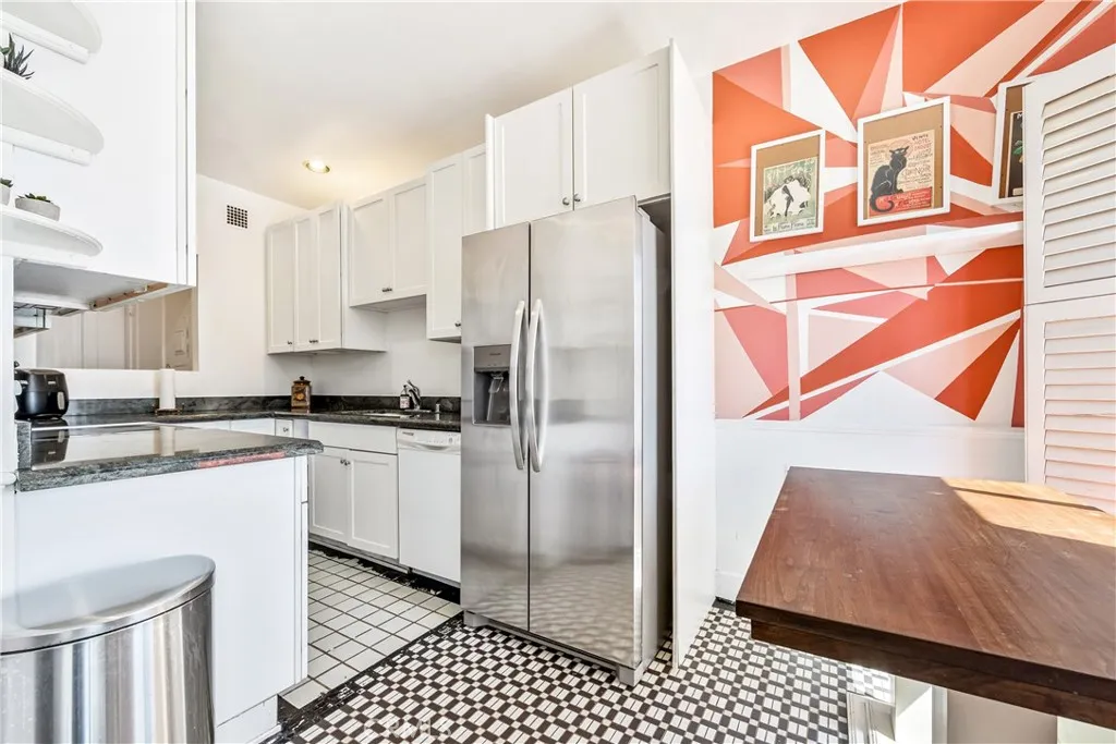 140 Linden Avenue 956, Long Beach, California 90802 home-pic-12