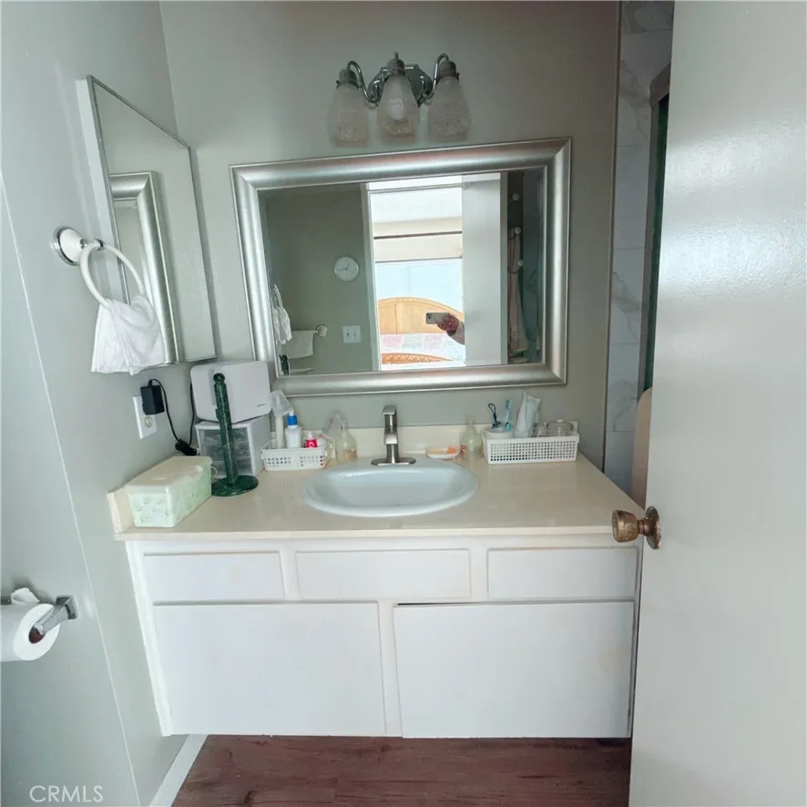 10415 Mcvine Avenue 2, Sunland, California 91040 home-pic-17