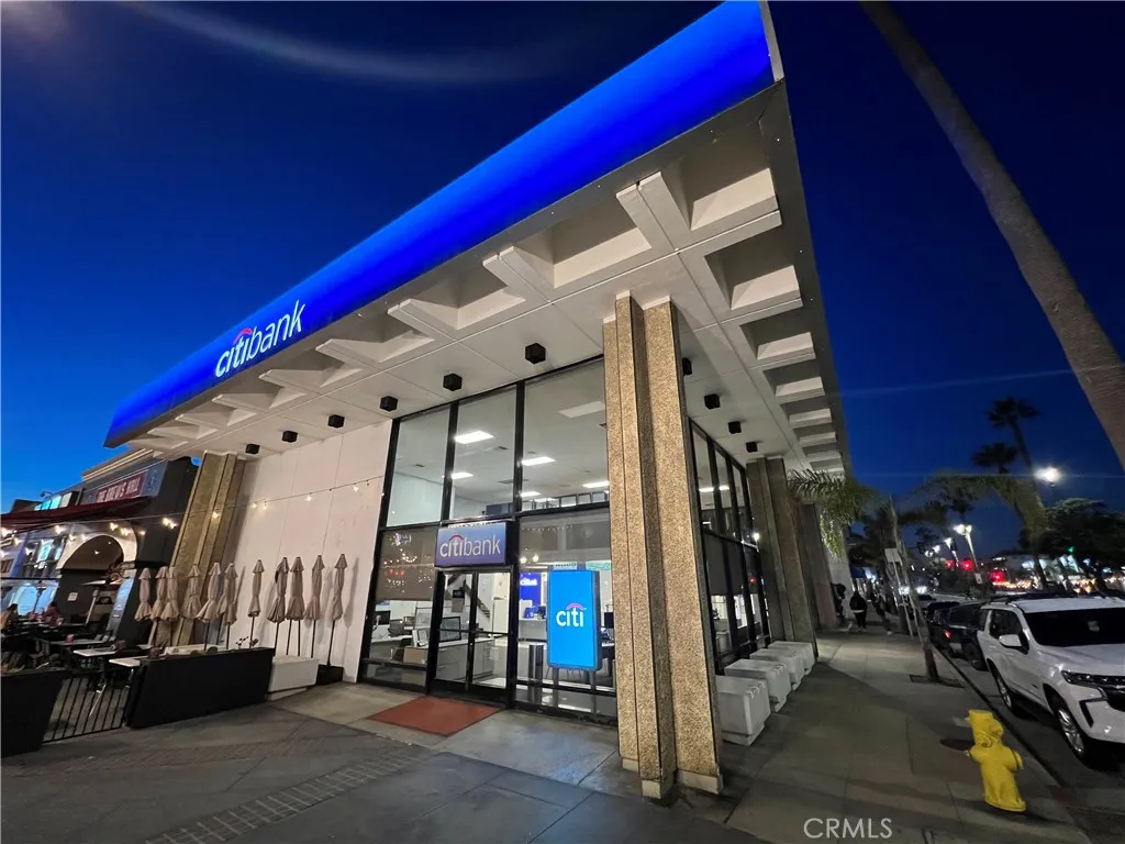 81 Pier Avenue, Hermosa Beach, California 90254 home-pic-3