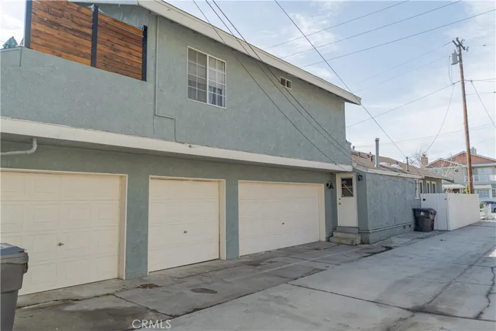 4 1 car garages plus 2 parking spaces