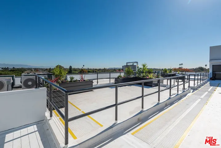 11600 National Boulevard 302, Los Angeles, California 90064
