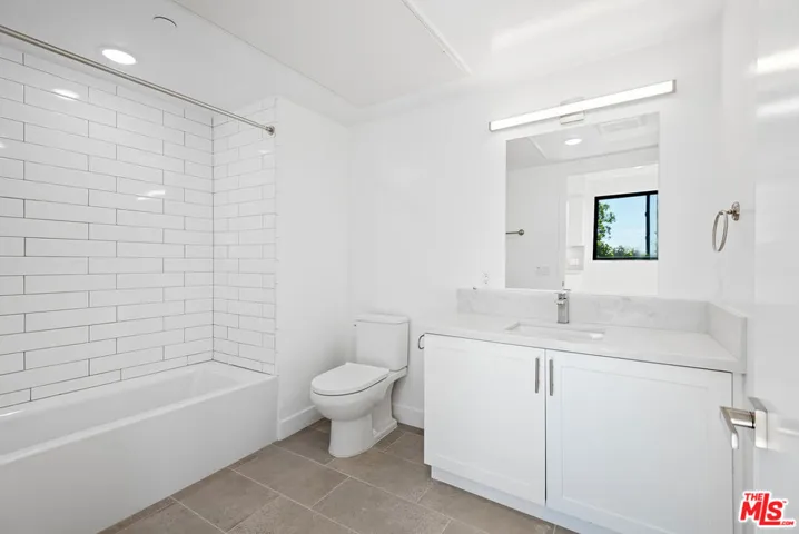 11600 National Boulevard 302, Los Angeles, California 90064
