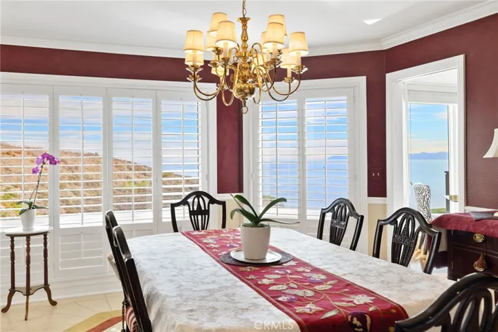 8 Burrell Lane, Rancho Palos Verdes, California 90275