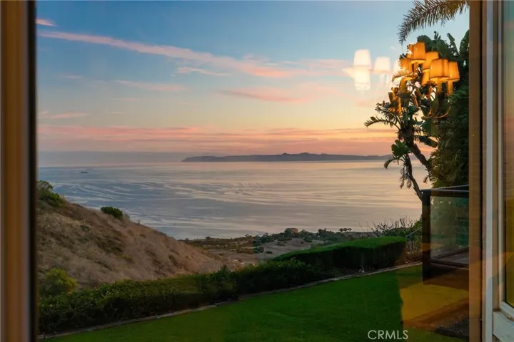 8 Burrell Lane, Rancho Palos Verdes, California 90275