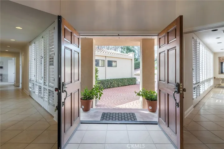 8 Burrell Lane, Rancho Palos Verdes, California 90275