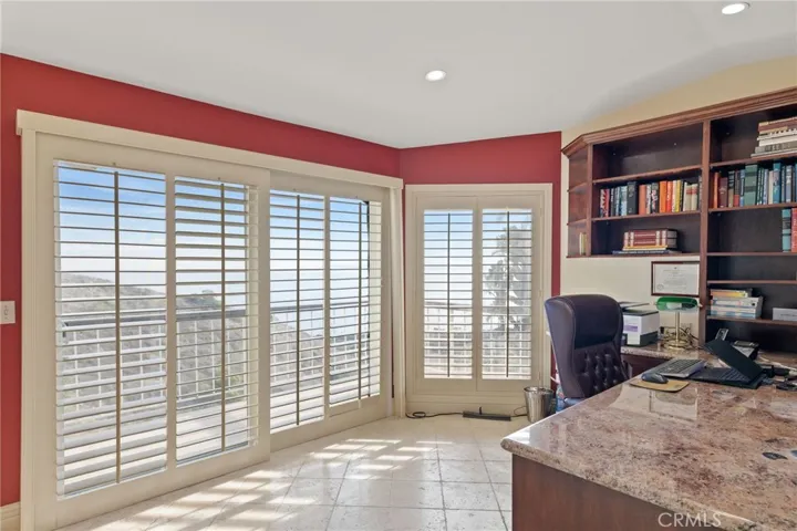 8 Burrell Lane, Rancho Palos Verdes, California 90275