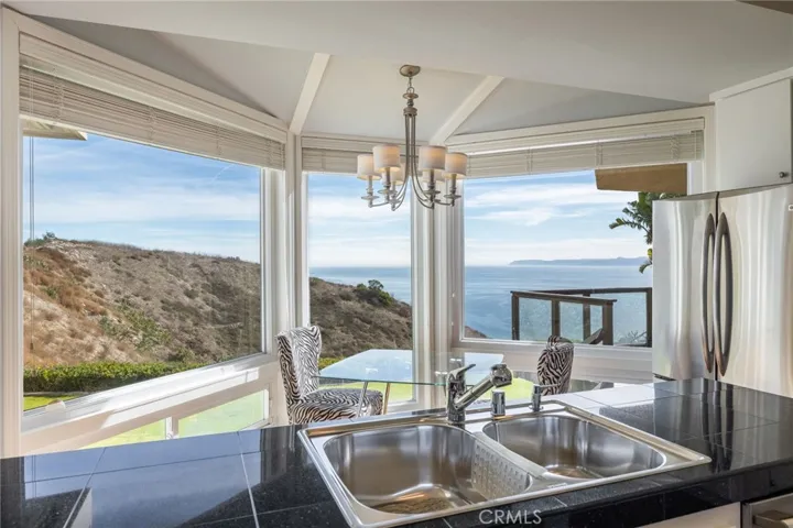 8 Burrell Lane, Rancho Palos Verdes, California 90275