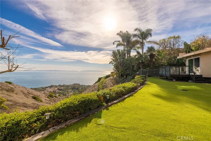 8 Burrell Lane, Rancho Palos Verdes, California 90275