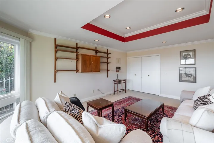 8 Burrell Lane, Rancho Palos Verdes, California 90275