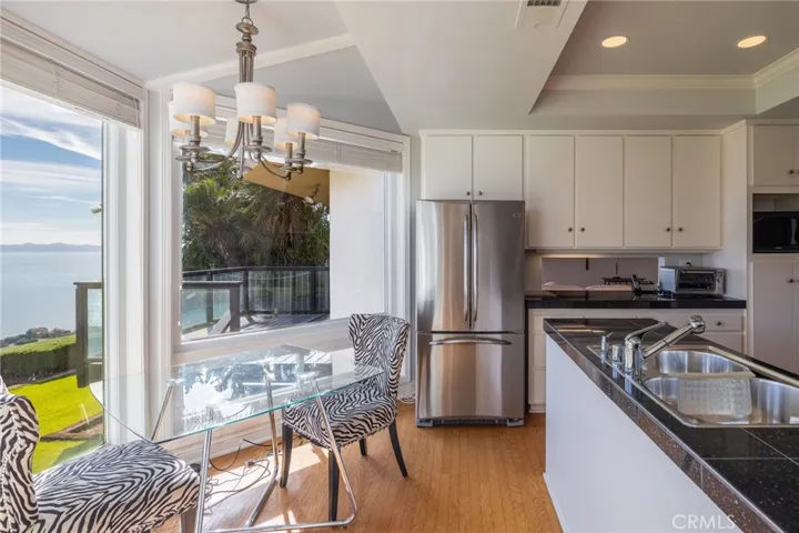 8 Burrell Lane, Rancho Palos Verdes, California 90275