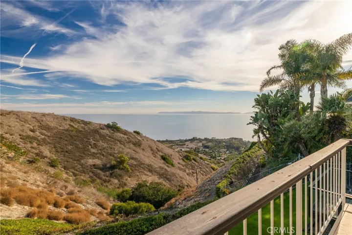 8 Burrell Lane, Rancho Palos Verdes, California 90275