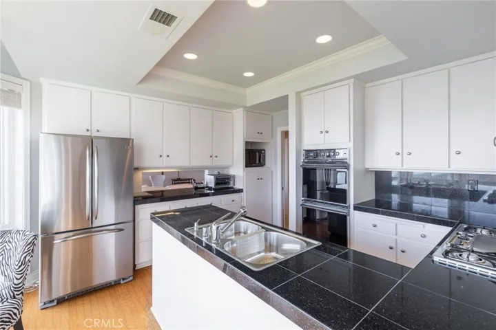 8 Burrell Lane, Rancho Palos Verdes, California 90275