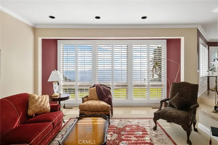 8 Burrell Lane, Rancho Palos Verdes, California 90275