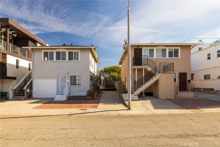 714 and 722 Loma can be purchased together.