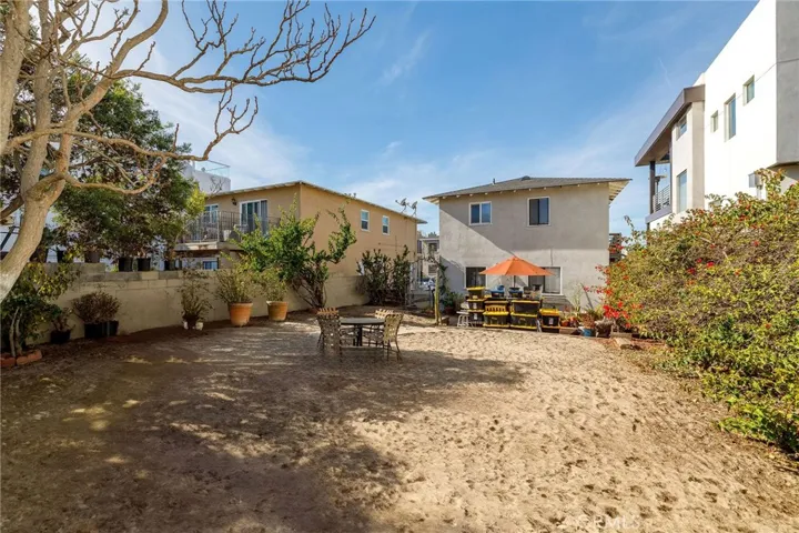 722 Loma Drive, Hermosa Beach, California 90254