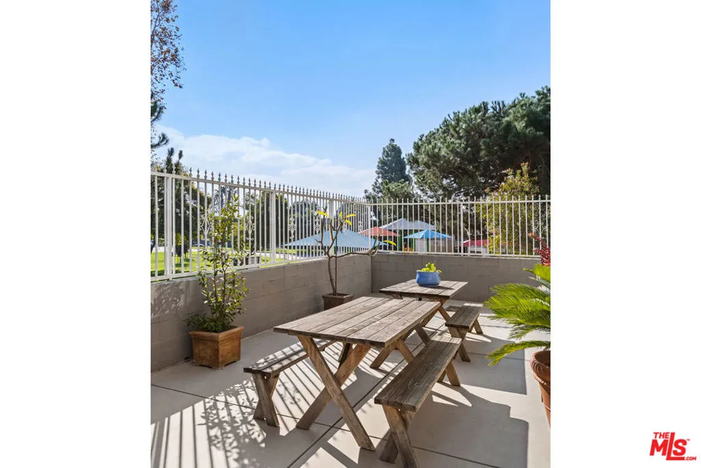 850 Lucile Avenue 12, Los Angeles, California 90026 home-pic-18