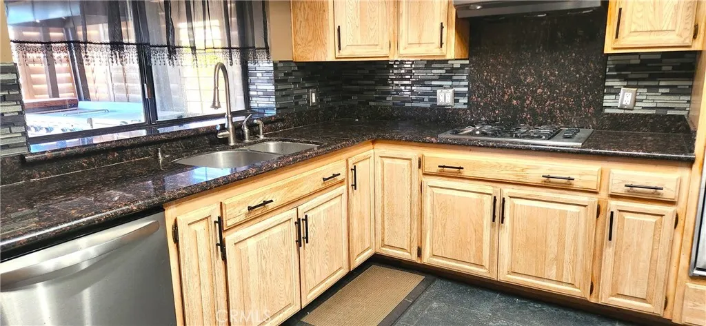 7390 Victoria Avenue, Yucca Valley, California 92284
