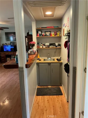 wet bar off kitchen