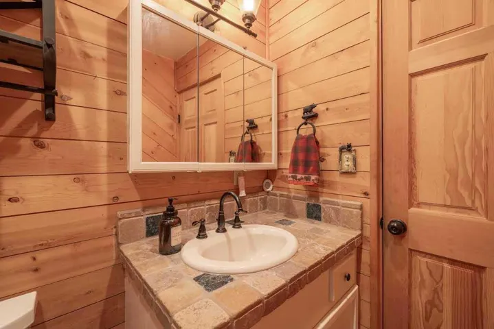 2ndBathroom2