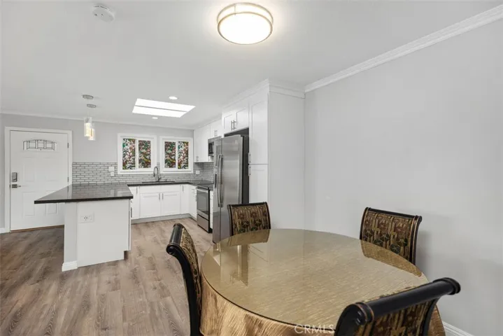Dining elle to kitchen