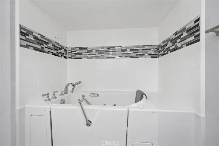 Second bathroom with jacuzzi tub