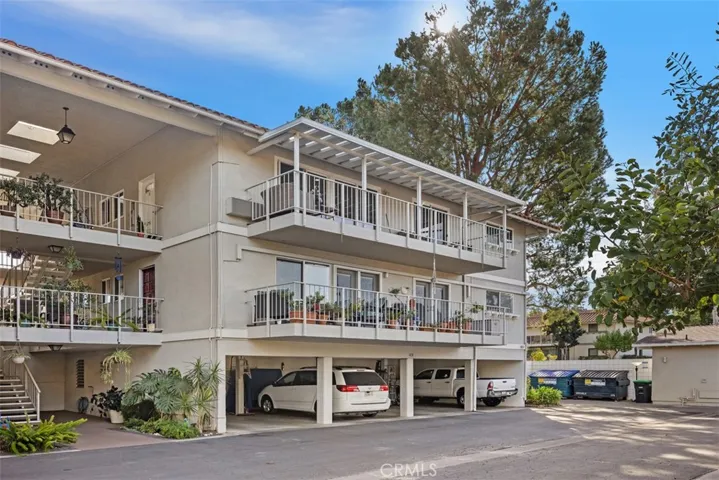 Rear view of balcony, top right