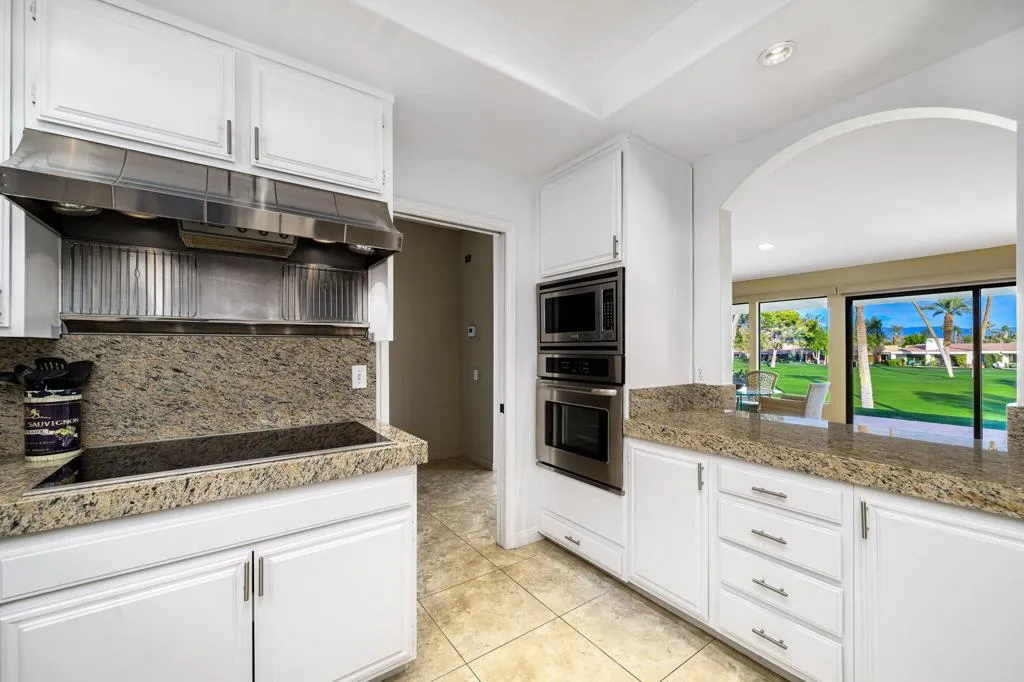 44980 St Helena Court, Indian Wells, California 92210 home-pic-15