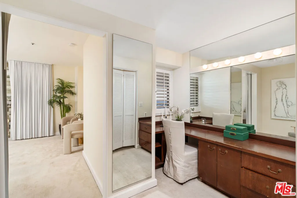 10375 Wilshire Boulevard 7d, Los Angeles, California 90024 home-pic-23