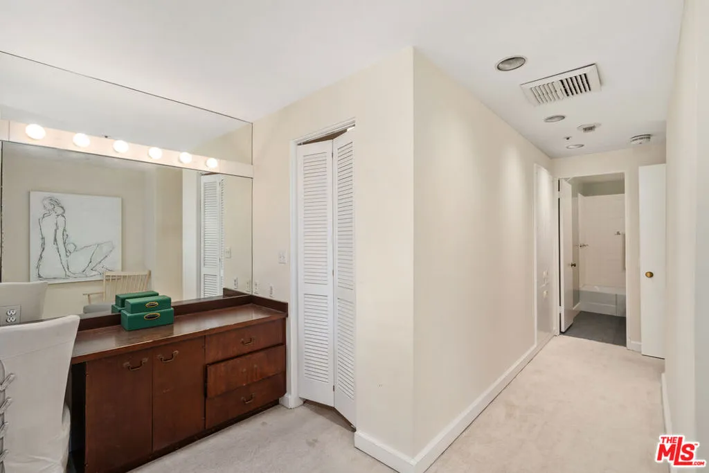 10375 Wilshire Boulevard 7d, Los Angeles, California 90024 home-pic-24