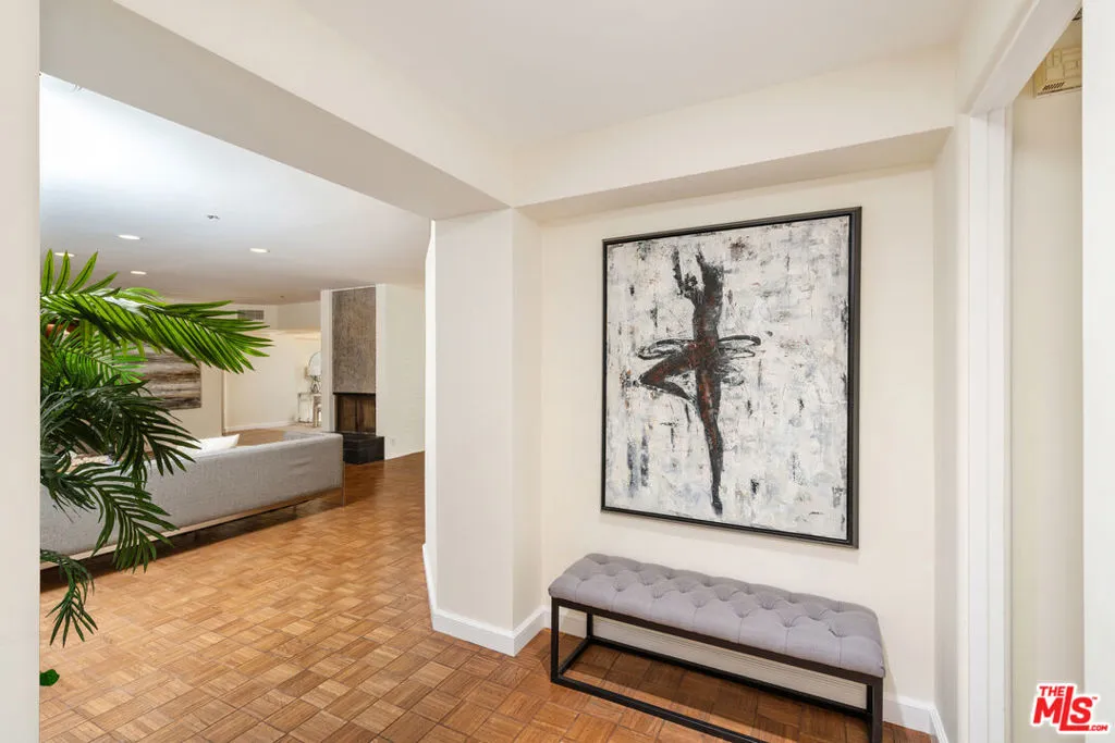 10375 Wilshire Boulevard 7d, Los Angeles, California 90024 home-pic-3