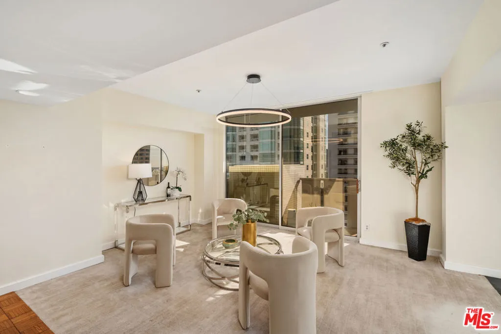 10375 Wilshire Boulevard 7d, Los Angeles, California 90024 home-pic-10