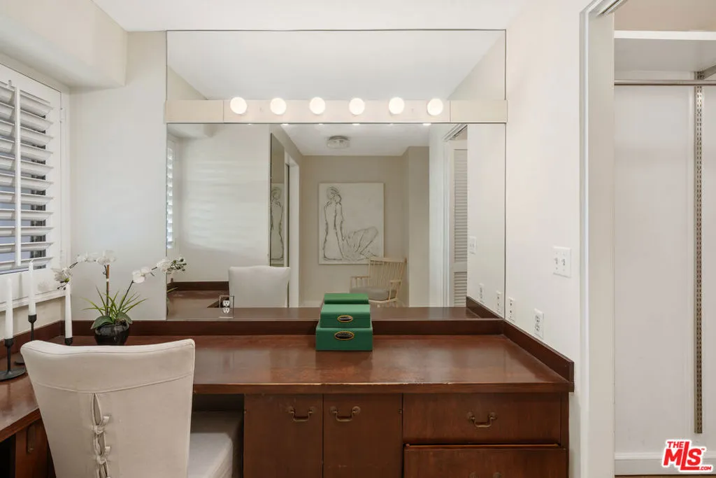 10375 Wilshire Boulevard 7d, Los Angeles, California 90024 home-pic-25
