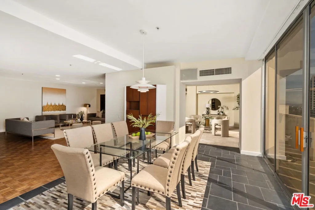 10375 Wilshire Boulevard 7d, Los Angeles, California 90024 home-pic-12