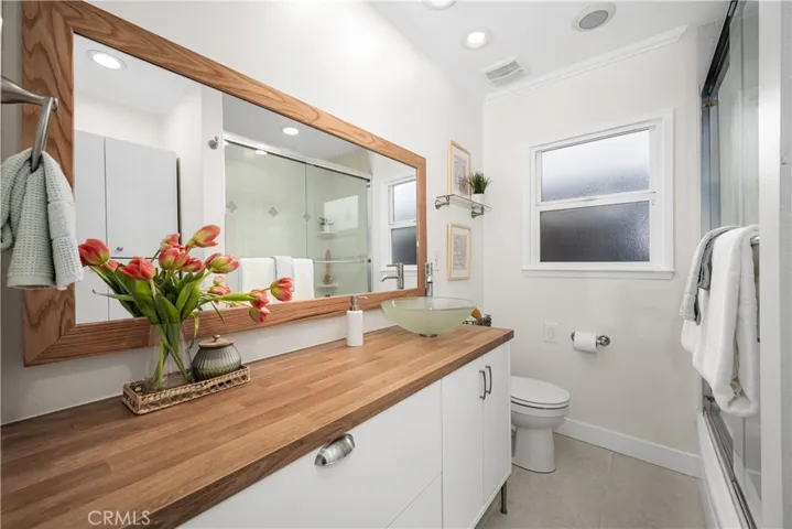 3611 Senasac Avenue, Long Beach, California 90808