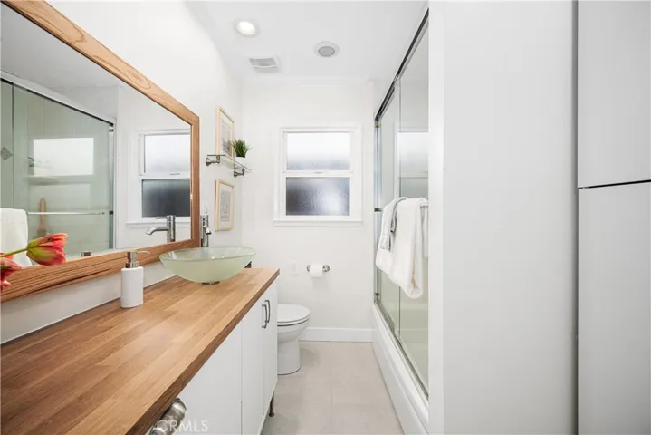 3611 Senasac Avenue, Long Beach, California 90808