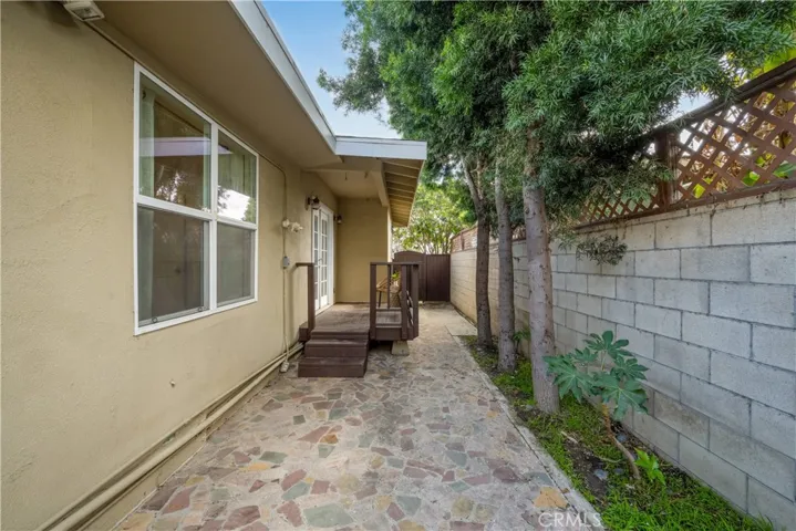 3611 Senasac Avenue, Long Beach, California 90808