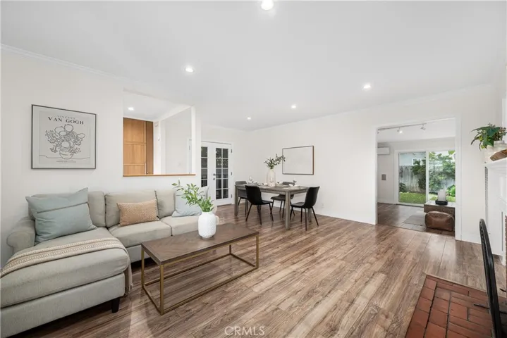 3611 Senasac Avenue, Long Beach, California 90808